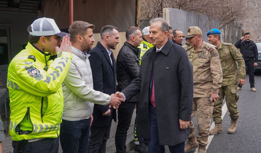 Vali Taşyapan, emniyet ve jandarma personeliyle bayramlaştı