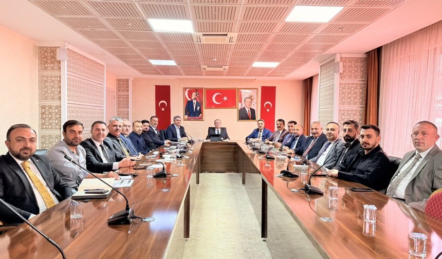 AK Parti Teşkilatı Hakkari’de istişare toplantısında buluştu