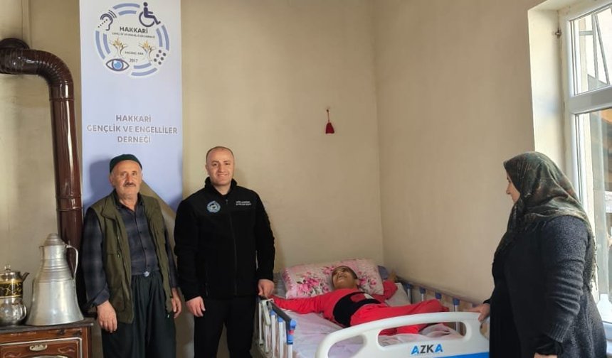 Hakkari’de özel gereksinimli bireye hasta yatağı desteği