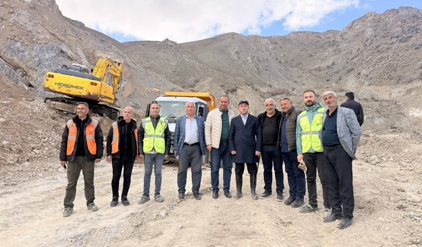 Ankara heyeti heyelan bölgesinde: Yolun yarın açılması planlanıyor