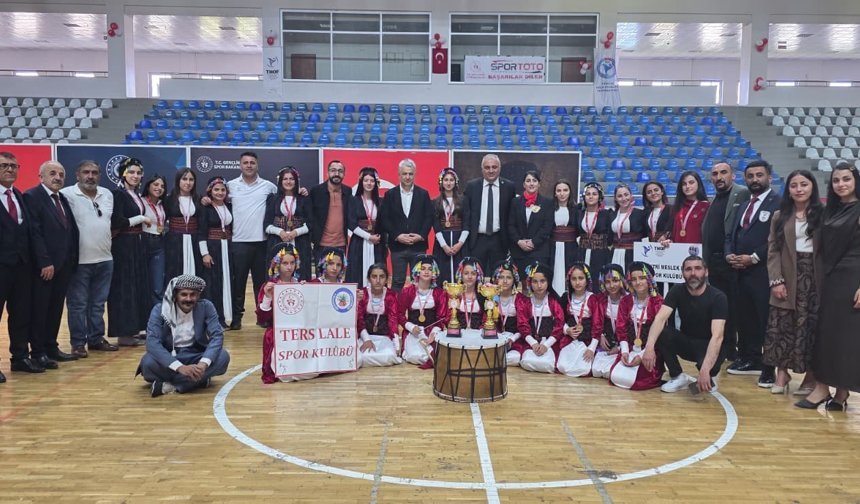 Hakkari halk oyunlarında 4 kategoride şampiyon