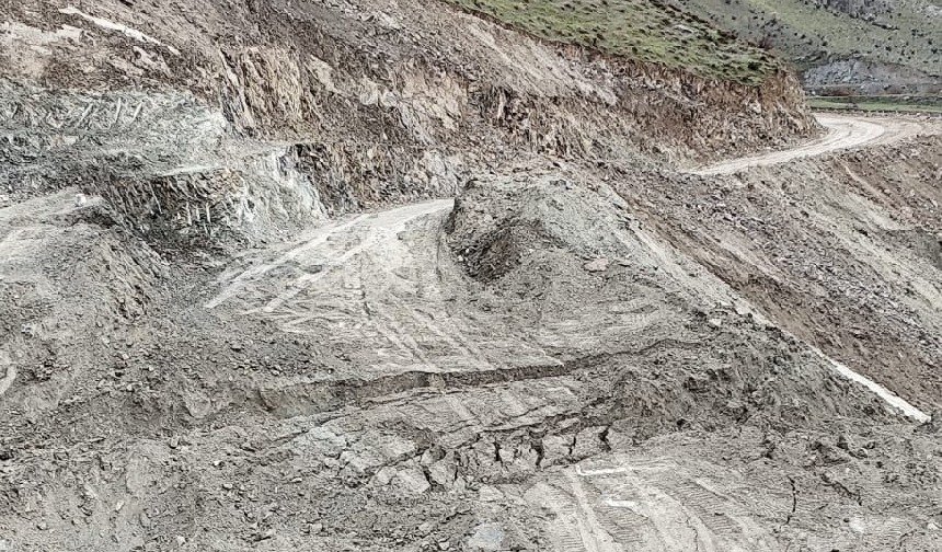 Hakkari-Van Karayolunda alternatif yol çöktü