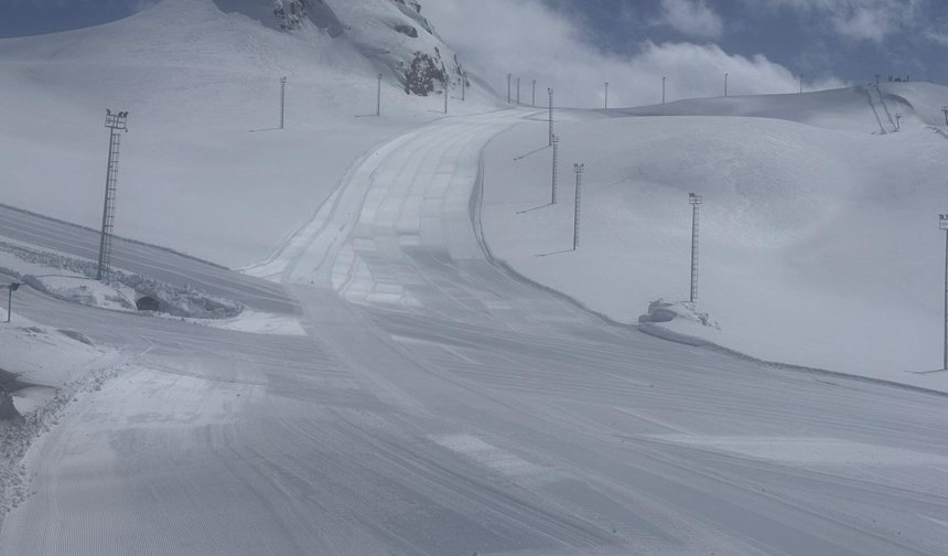 Mergabütan beyaza büründü, kayak sezonu uzuyor