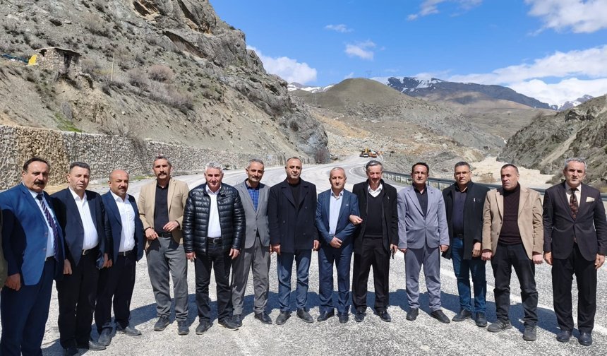 Hakkari-Van yolu tepkisi büyüyor: Muhtarlardan sert açıklama
