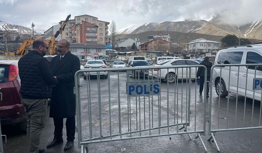 Hakkari’de Kent Meydanı baştan aşağı yenileniyor