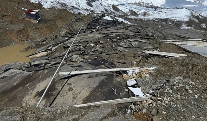Hakkari’de heyelan bölgesi için önemli uyarı!