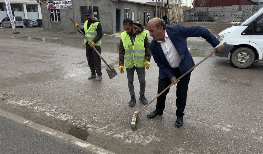 Yüksekova Belediyesi’nden ilçe genelinde kapsamlı temizlik