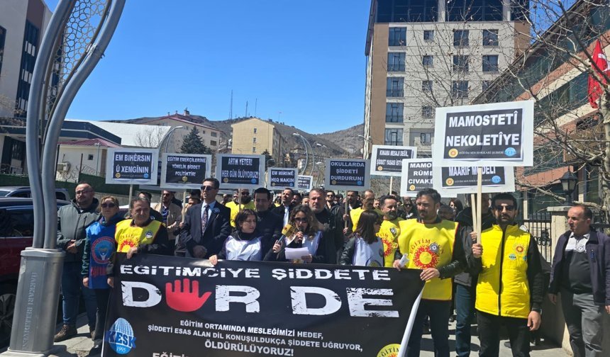 Hakkari’de Eğitimciler sokağa indi: Şiddete dur Dedi!