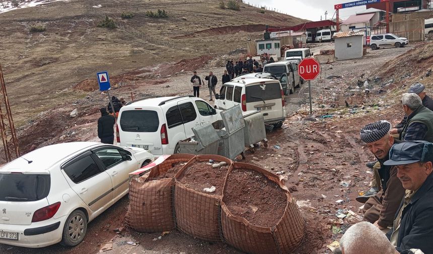 Hakkari’de sınır geçişlerinde kilometrelerce kuyruk