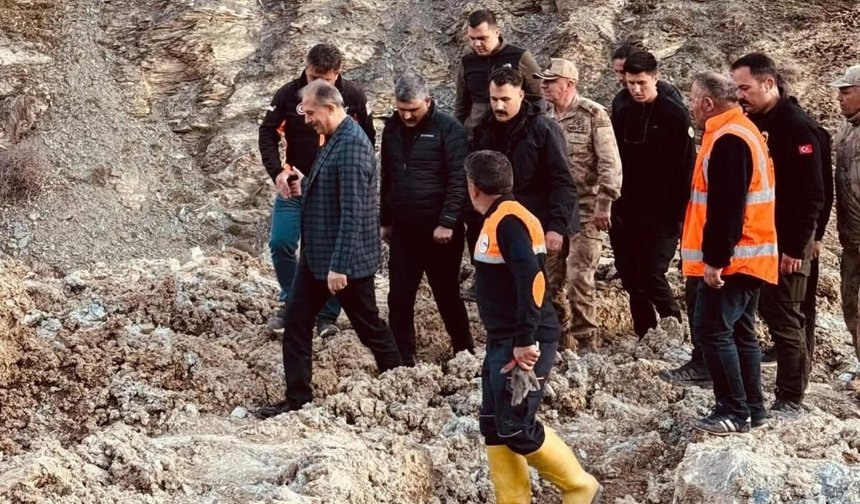 AFAD Hakkari’de heyelana karşı seferberlikte