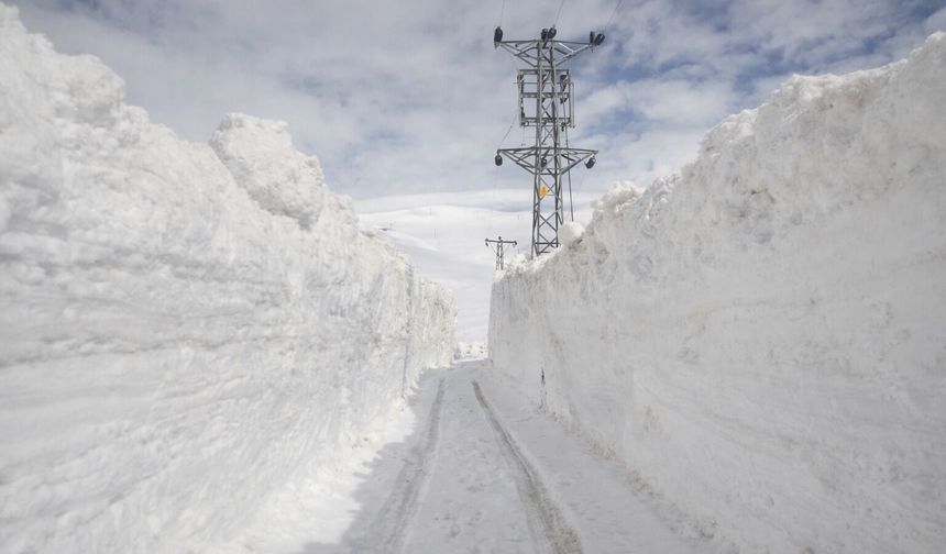 Hakkari'de kar kalınlığı rekor seviyede