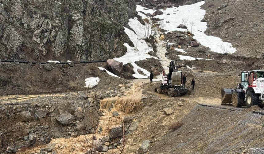 Durankaya’da taşkın alarmı: Yollar çamur ve molozla kapandı