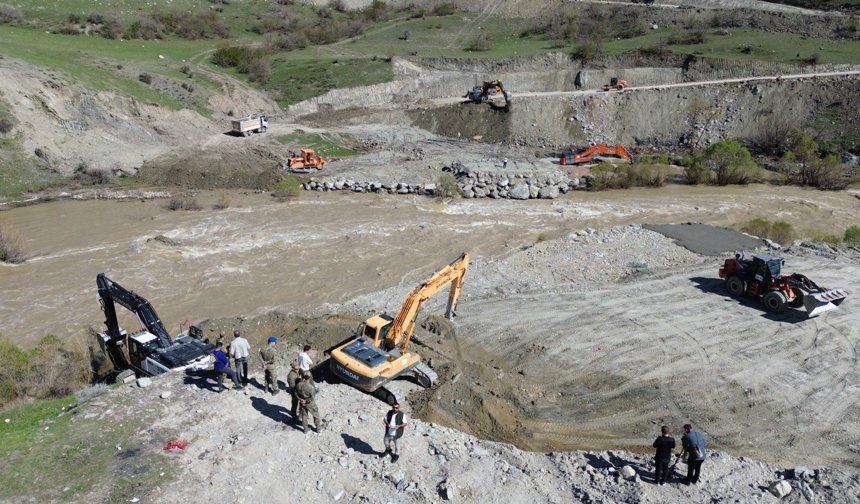 Hakkari’de alternatif yol çalışmaları aralıksız sürüyor