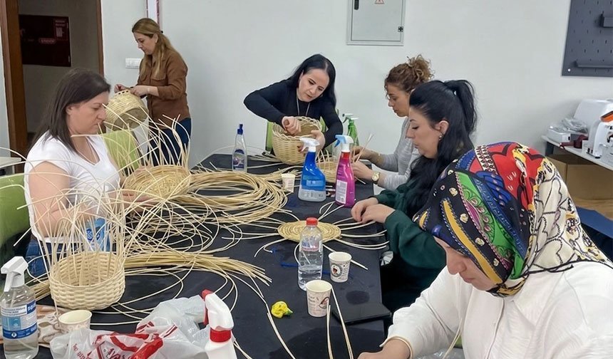 Hakkari'de 16 kadın 'Rattan İşler Atölyesi Eğitimi' aldı