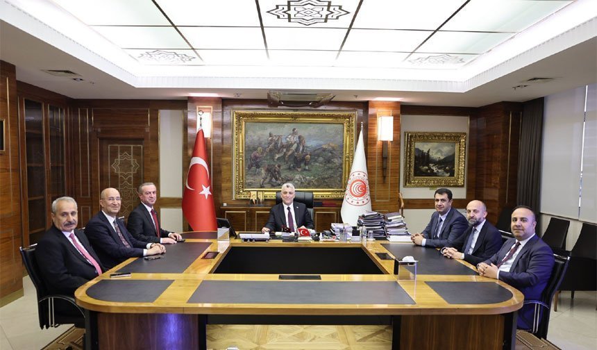 AK Parti heyeti Ticaret Bakanı Bolat ile görüştü
