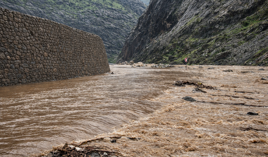 Şemdinli-Derecik Karayolu ulaşıma kapandı