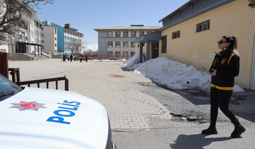 Hakkari'de okul önlerinde güvenlik tedbirleri artırıldı
