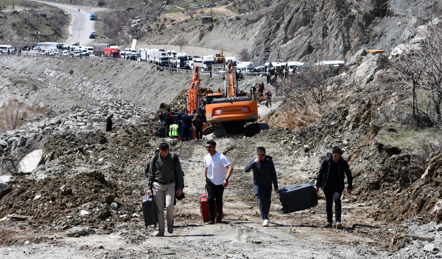 Hakkari Van Karayolu ulaşıma açıldı