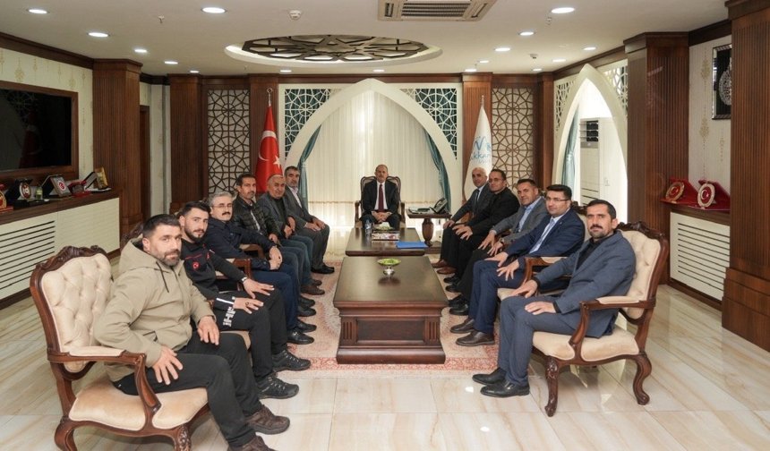 Hakkari İHH Heyetinden Vali Taşyapan’a ziyaret