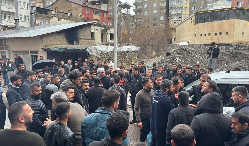 Hakkari'de esnafla polis arasında gerginlik