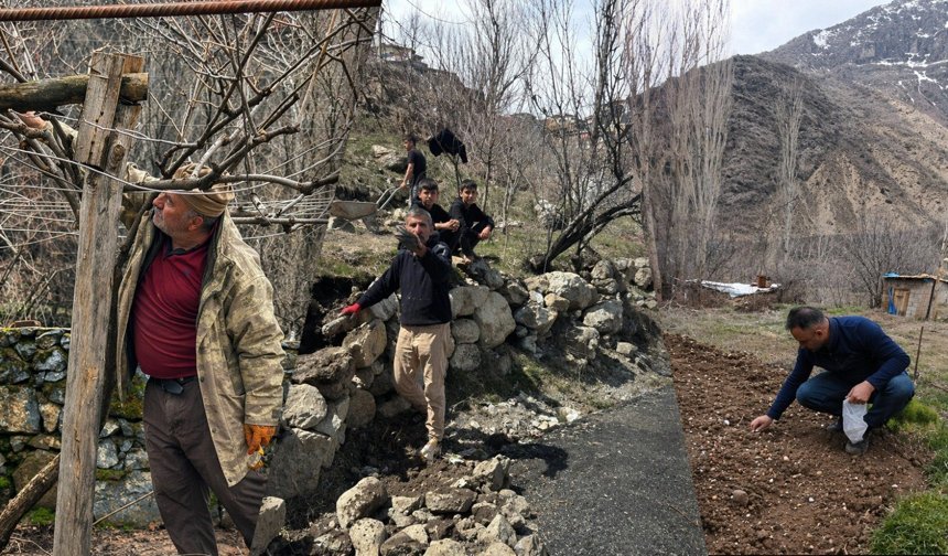 Havaların ısınmasıyla Hakkari’de bahçe sezonu başladı