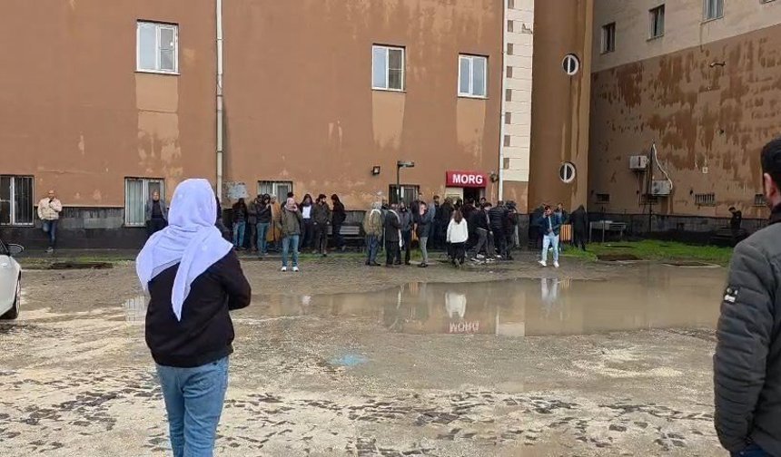 Okul bahçesine yıldırım düştü: 2 çocuk hayatını kaybetti