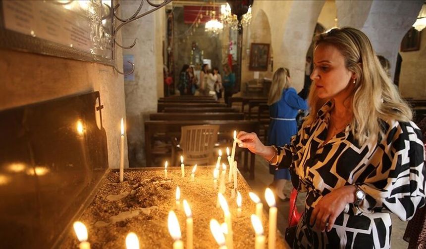 Mardin'de  376 yıllık kilisede Paskalya kutlaması