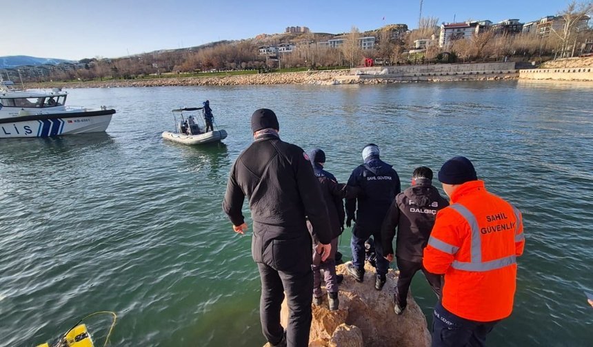 Van Gölü’nde kaybolan gençten acı haber
