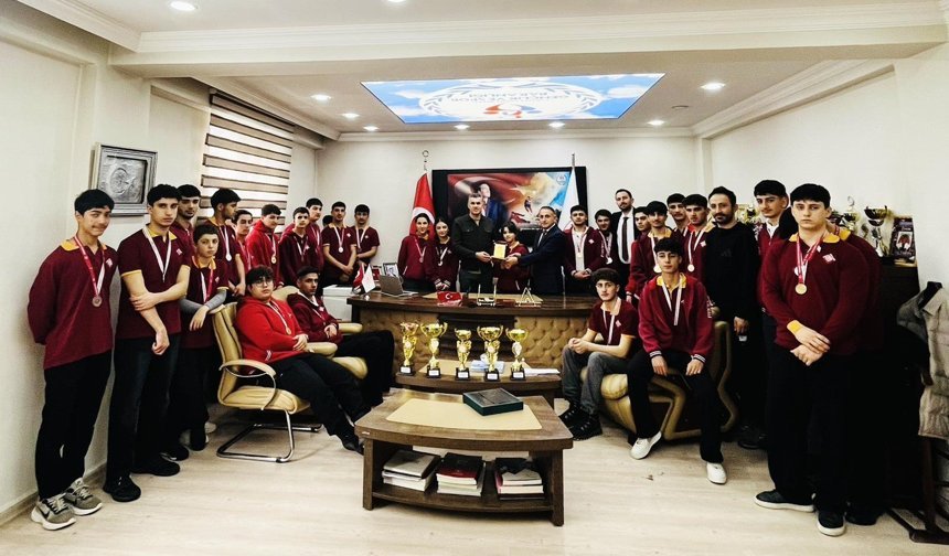 Kural Okulları’ndan Hakkari sporuna büyük destek