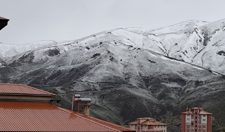 Mayıs ayında Hakkari’ye kar sürprizi