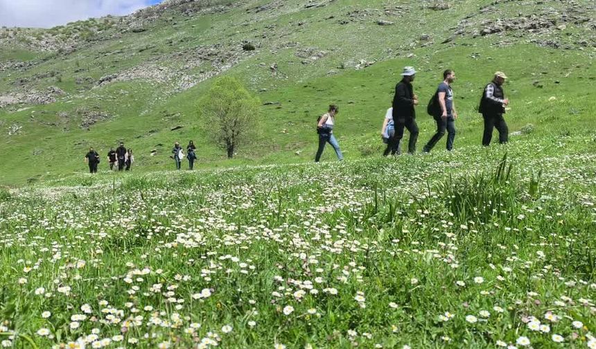 Kozluk'ta doktorlar doğa yürüyüşü gerçekleştirdi
