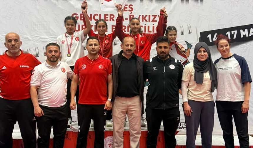 Hakkarili güreşçilerden Türkiye Şampiyonasında büyük başarı