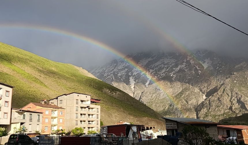 Hakkari’de gökkuşağı görsel şölen oluşturdu