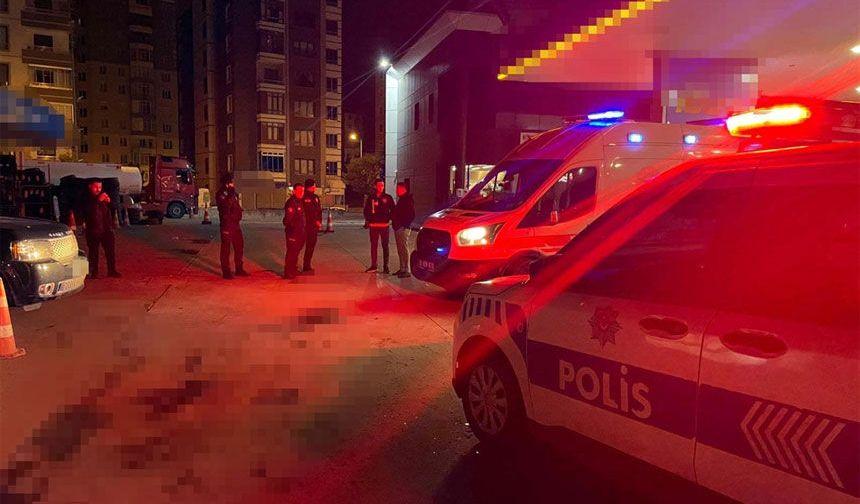 Akaryakıt istasyonunda bıçaklı kavga: 1 ölü, 2 yaralı