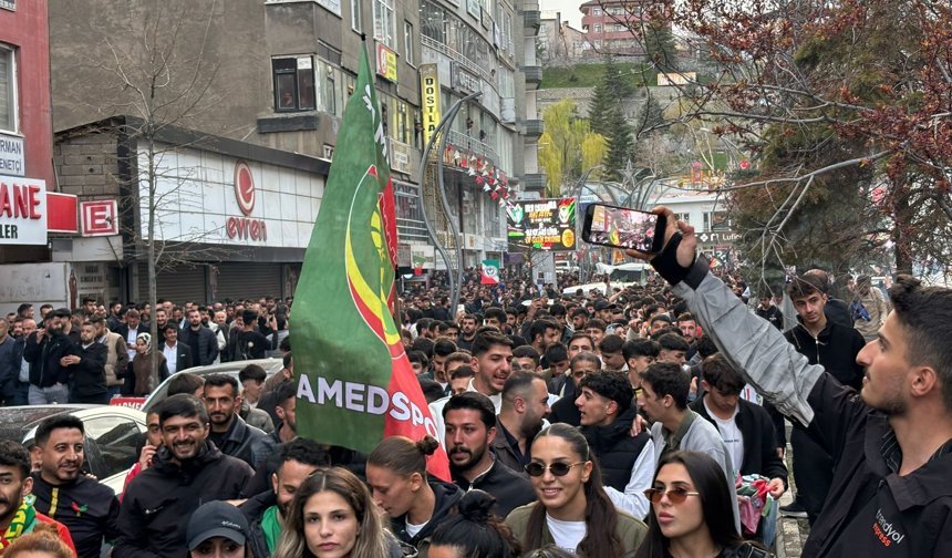 Amedspor Süper Lig’e çıktı, Hakkari sokaklara döküldü