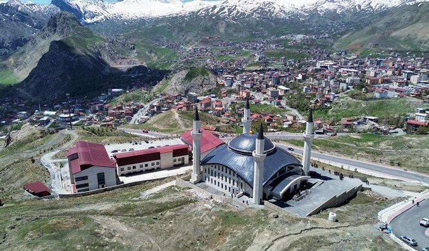 Hakkari Üniversitesi Camisi’nde ilk Cuma Namazı kılındı