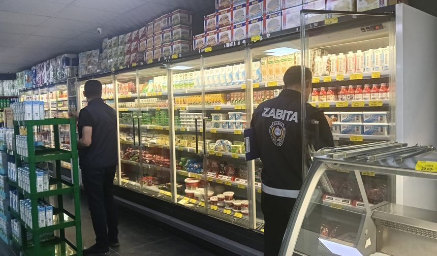Hakkari'de marketler zabıta denetiminden geçti