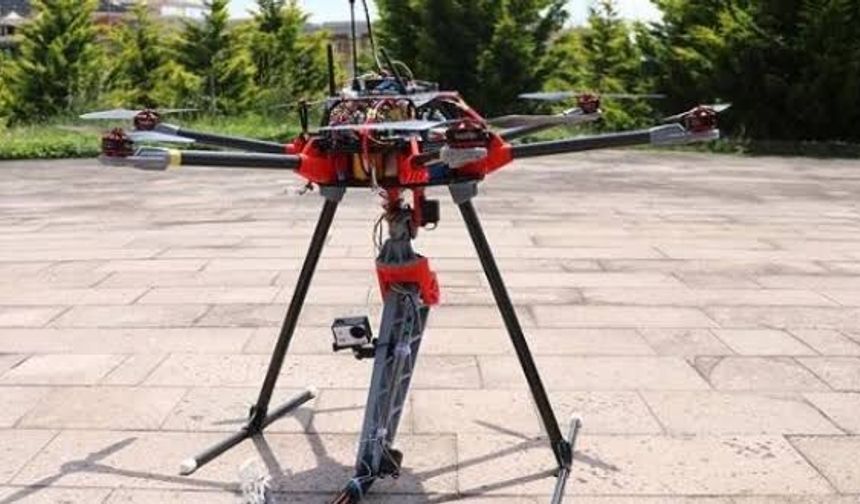 Üniversite öğrencilerinden, yüz tanıma özellikli devriye dronu