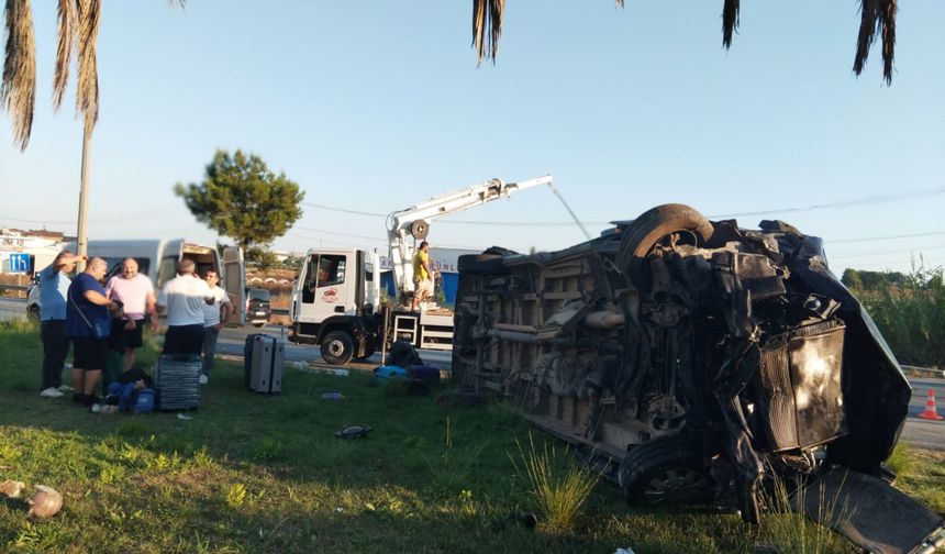 Üç aracın karıştığı zincirleme kaza kamerada: 15 yaralı