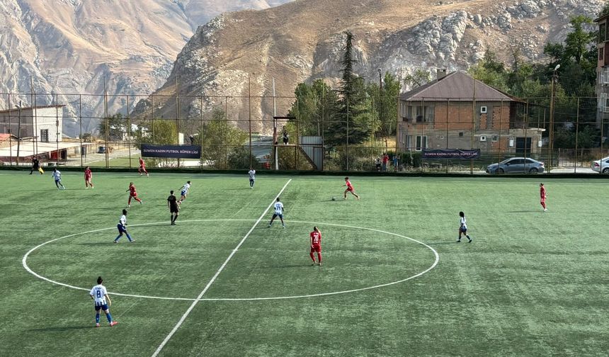 Hakkarigücü ligdeki ilk mağlubiyetini aldı