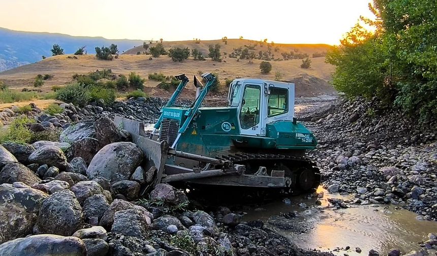 Hakkari’de dere taşkınları riskine karşı çalışma