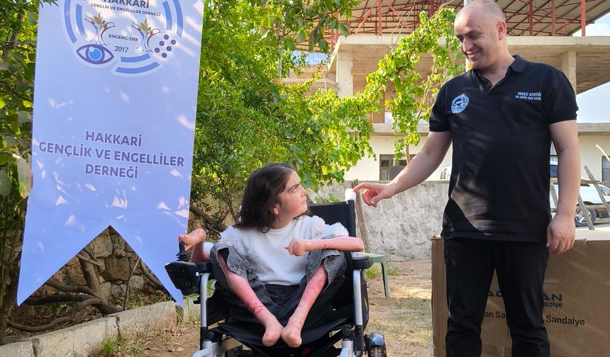 Başkan Aydoğdu’dan Derecik’te kelebek hastası Çiçek’e akülü araç desteği