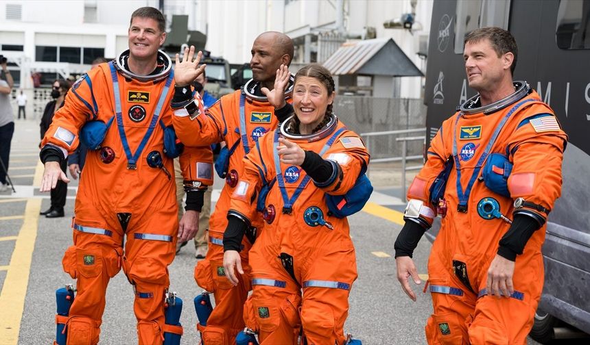 Artemis II'nin iki astronotu aktif görevden ayrılıyor