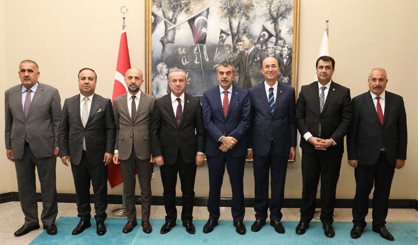 Hakkari heyeti Ankara’da bakanları ziyaret etti