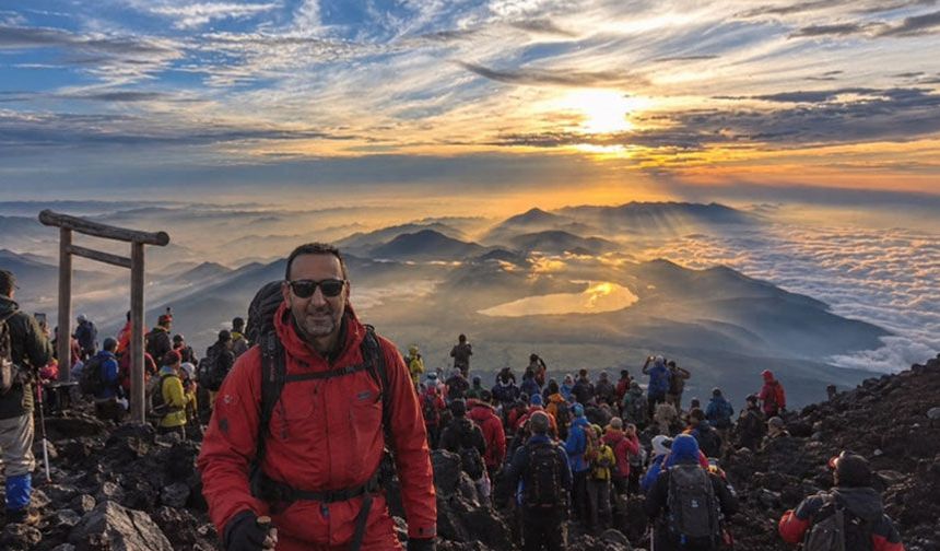 Hakkarili Hanlıgil Fuji'nin zirvesine çıktı