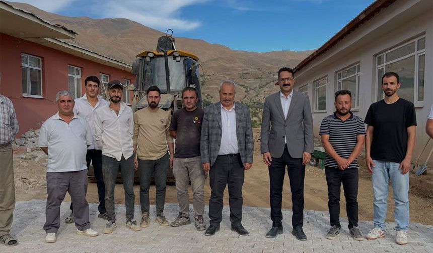 Durankaya Halk Kütüphanesi’nin çevresi düzenleniyor