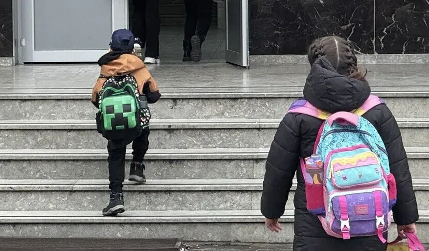 Ağır okul çantaları çocukların sağlığını tehdit ediyor