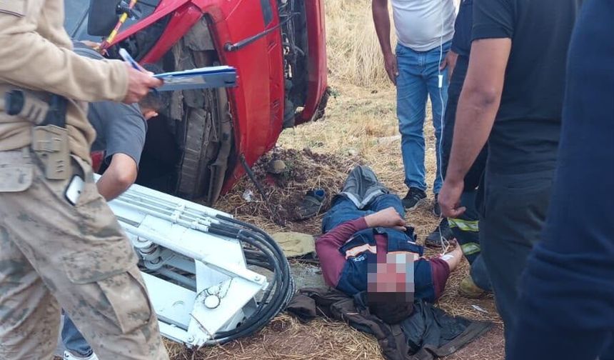 Devrilen kamyonetteki 5 işçi yaralandı
