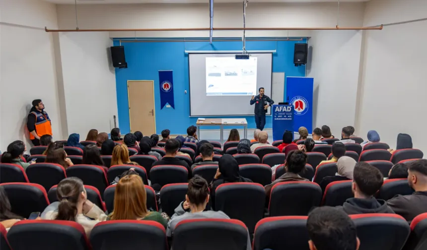 Hakkari Üniversitesinde afetlere hazırlık semineri düzenlendi