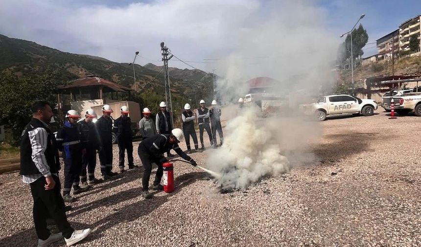 Hakkari AFAD’dan Şemdinli VEDAŞ personeline afet ve yangın eğitimi